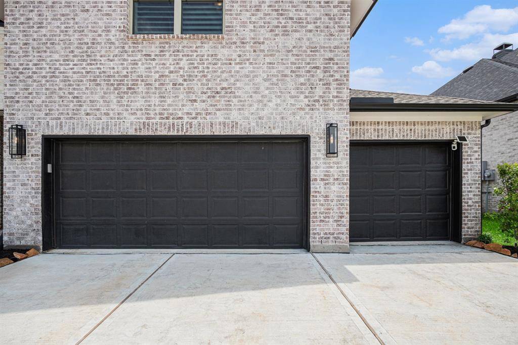 Enjoy the 3 car garage!
