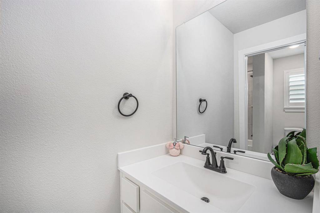 Hollywood bathroom