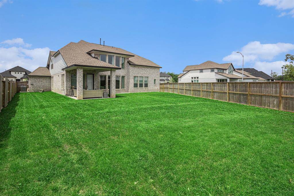 Private corner lot
