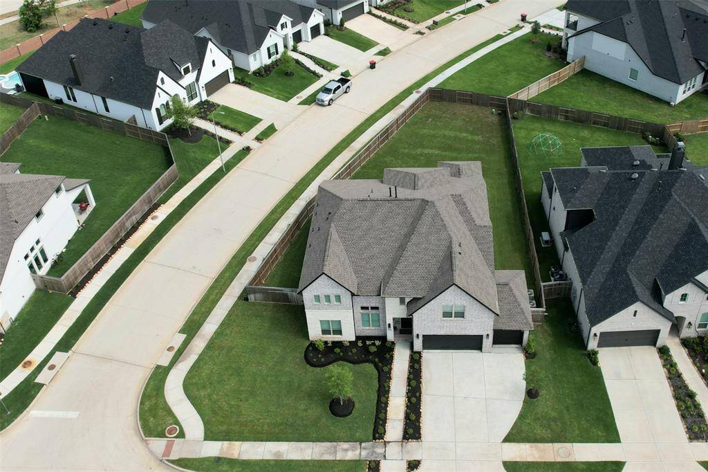 Private corner lot