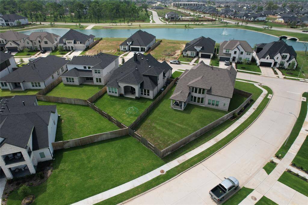 Private corner lot with no rear neighbors