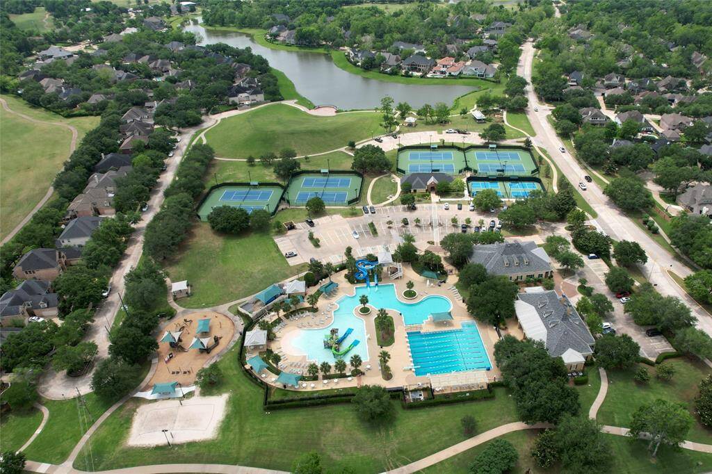 Club Sienna includes Waterpark, Tennis Club, Pickleball, Amphitheater, Fishing Dock, Sand Volleyball, Playground, Meeting and Event Space