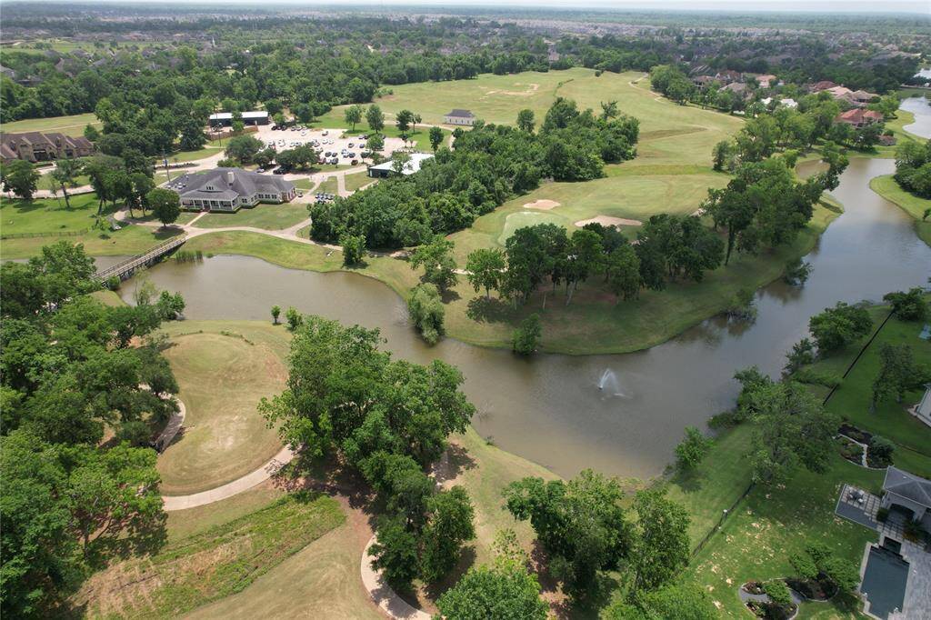 The 18-hole, semi-private Sienna Golf Club & Grille is more than a premier golf course — it’s a social destination “fore” many Sienna residents and area golfers