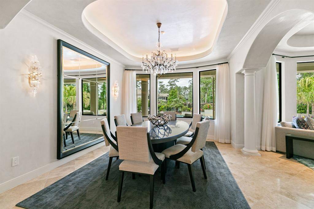 Entertaining in this formal dining will be so memorable with the sconce lights, crystal chandelier and gorgeous ceiling.