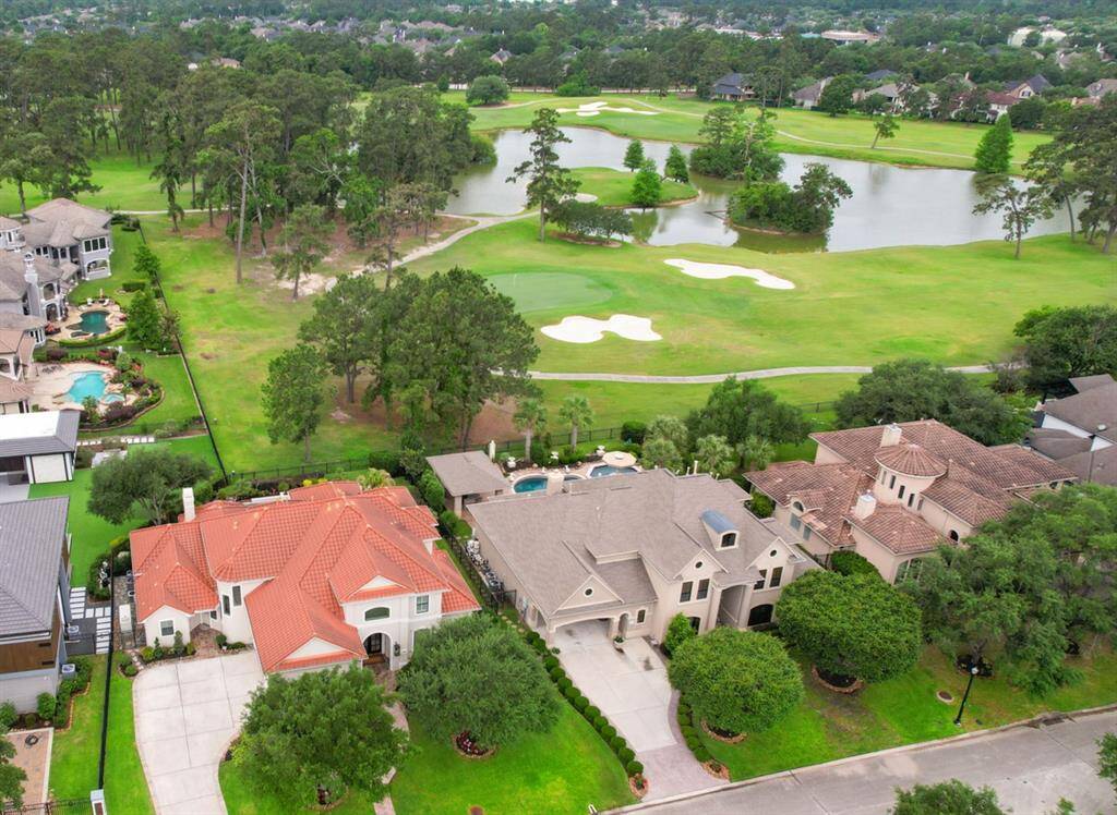 Full views of the 12th hole and the lake.