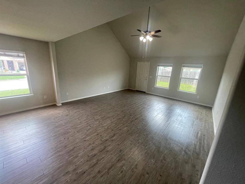 Family Room with High Ceiling!