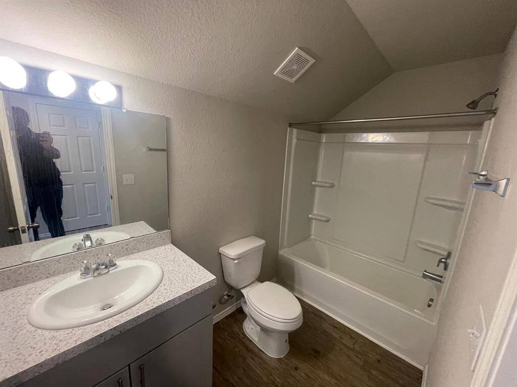 2nd Full Bathroom Upstairs!