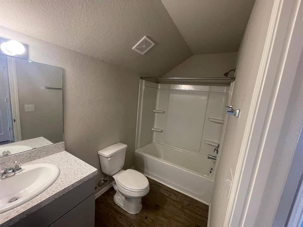 2nd full bathroom upstairs!