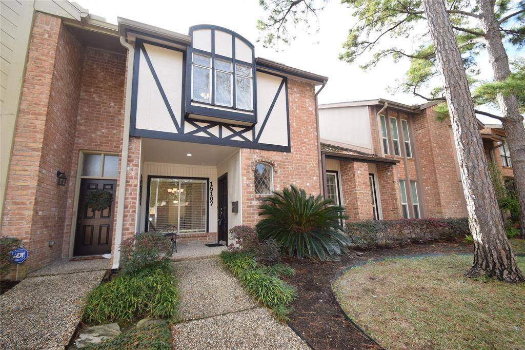 Front view of this exceptional town home located at 15107 Kimberley Ct.