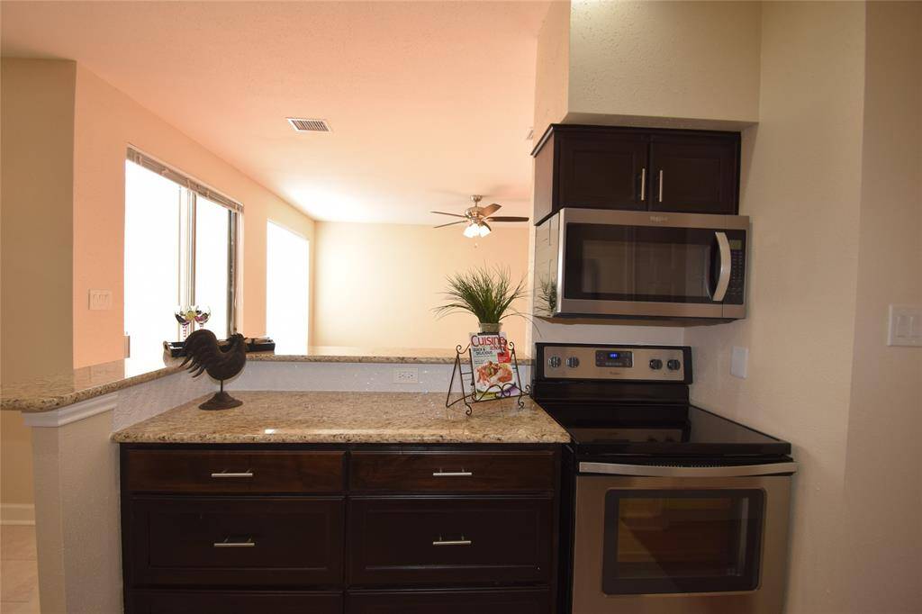 Kitchen offering a breakfast bar opening to the family room.