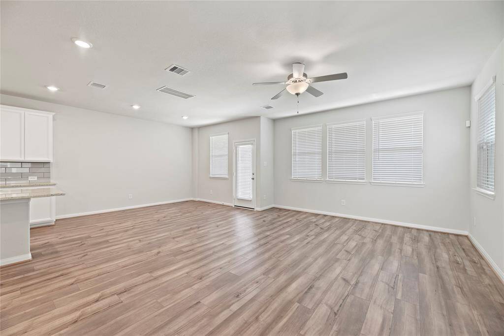 Spacious and bright breakfast area and living space.