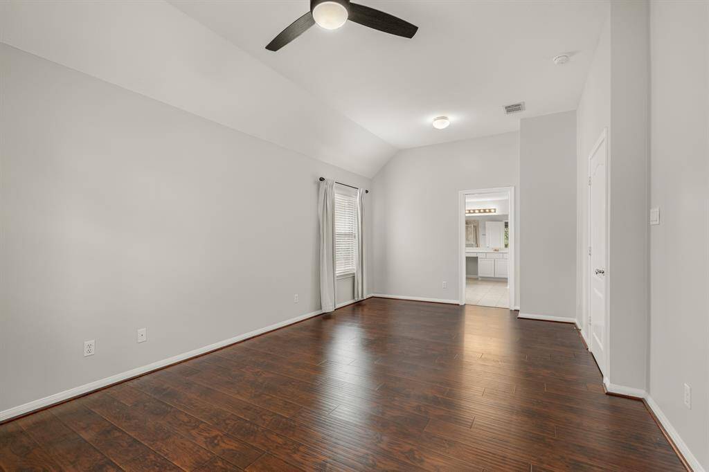 Come and unwind after a long day in this magnificent primary suite! This spacious room features an ensuite bathroom!