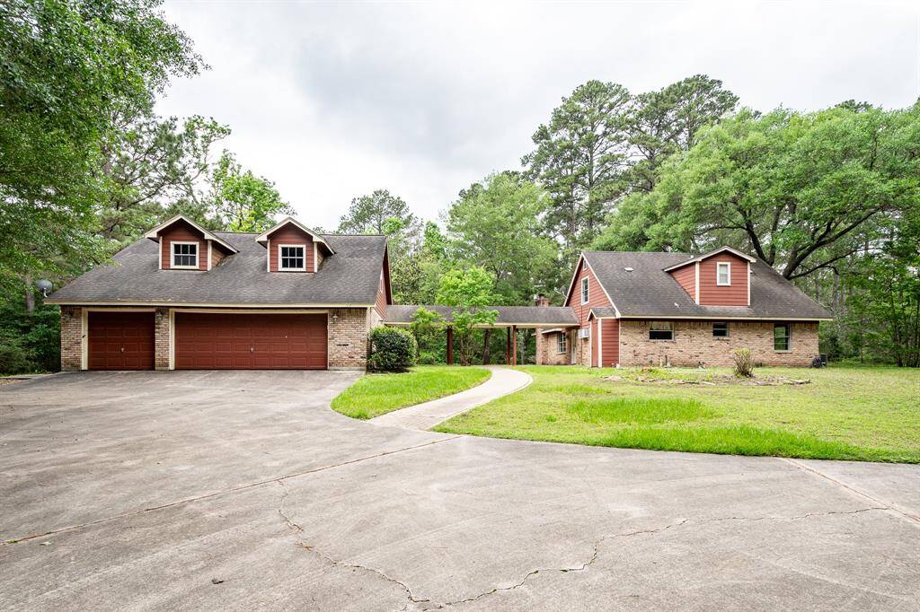 Country Home tucked away in private 3.25 acres