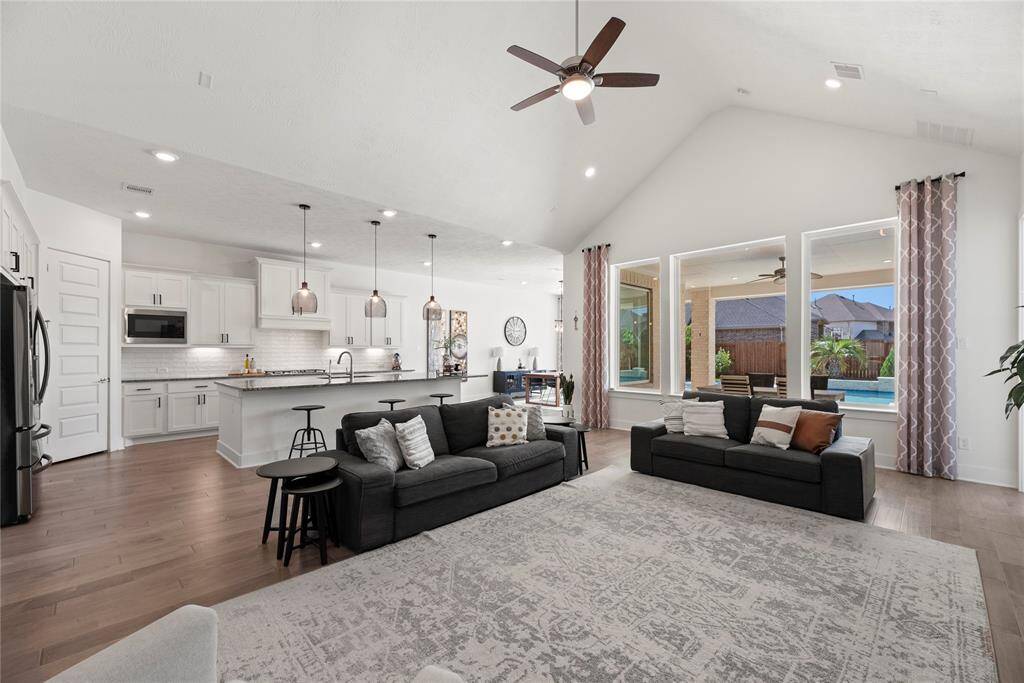 Large space for entertaining.