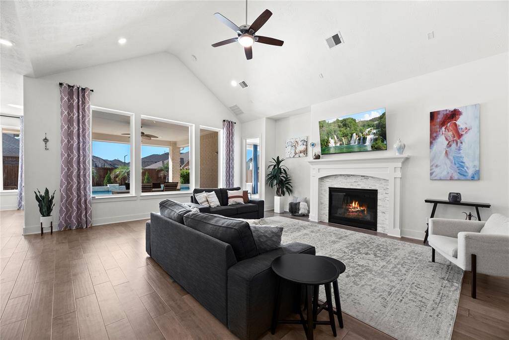Alternate view of family room.