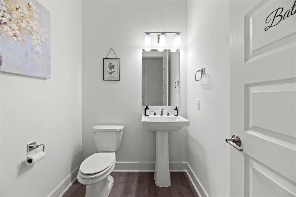 Secondary bathroom.