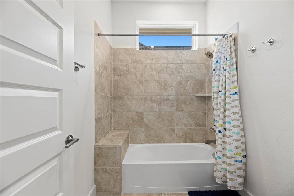 Secondary bathroom.