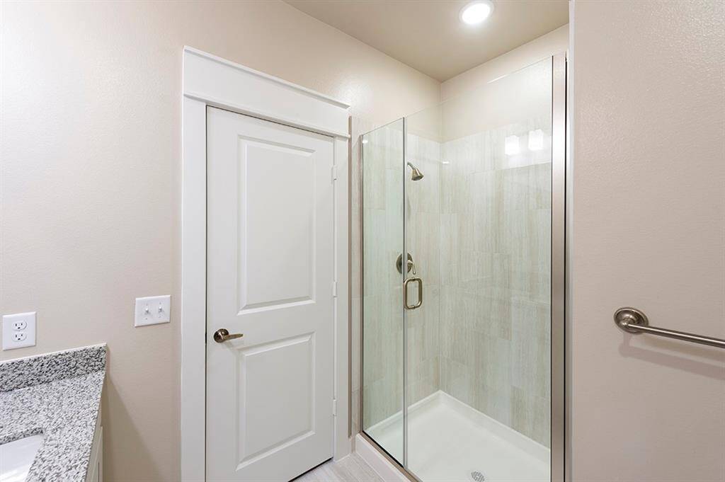 Second bath with shower