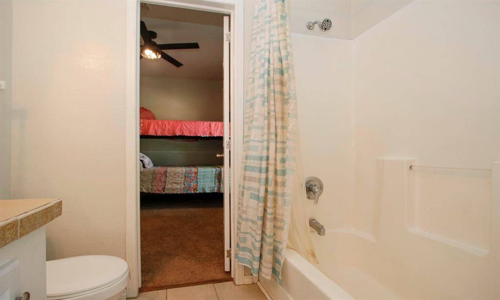 This Jack N Jill bathroom is located between Bedroom 2 &  3