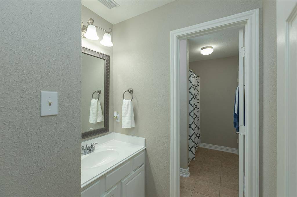 The 2nd sink vanity of this amazing Jack-N-Jill bath makes getting ready in the morning easy!