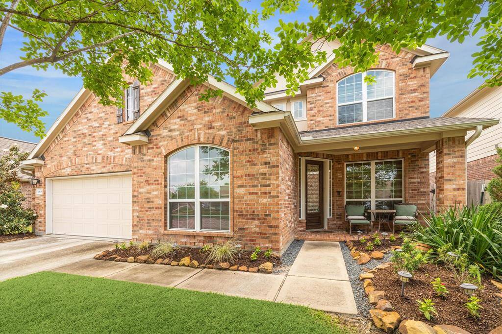 Stunning traditional brick home located in the sought-after Villages of Northpointe West community.
