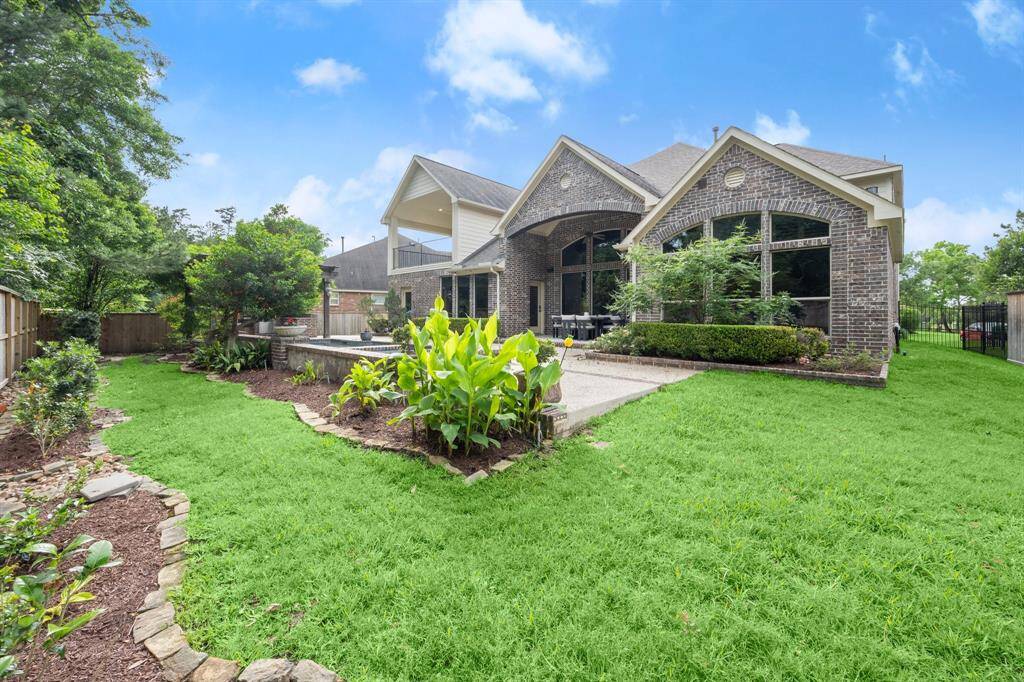 Abundance of yard space for your fur babies too!