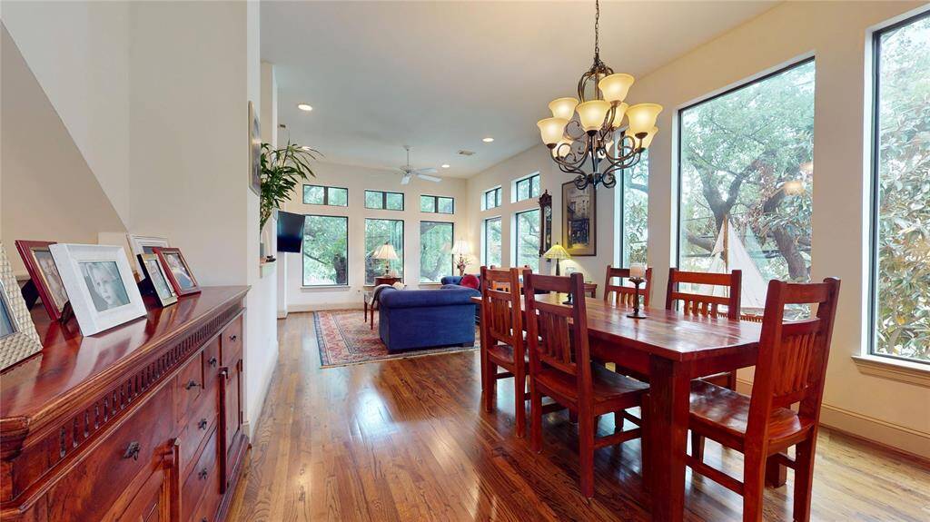 Beautiful living area, gleaming oak hardwood floors and SOOO many windows...