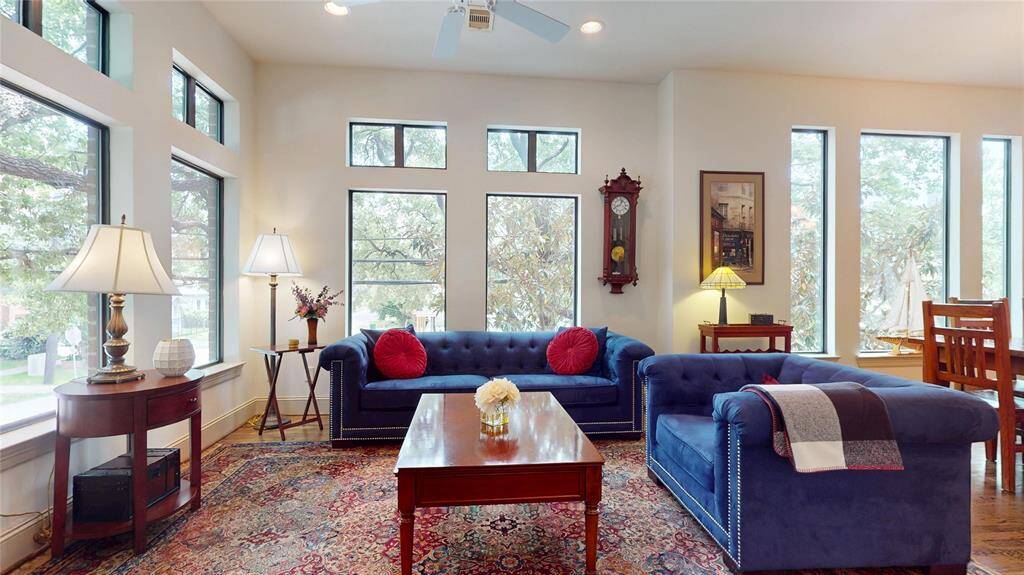 Inviting sitting area...