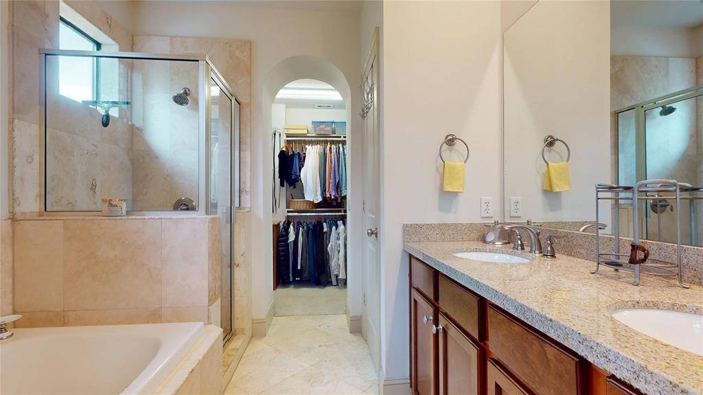Primary bath with jetted 6' tub...