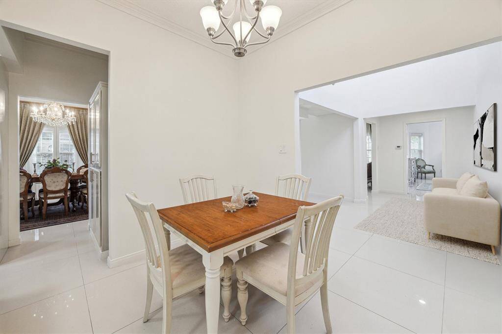 Breakfast area overlooking the hallway (virtually staged)