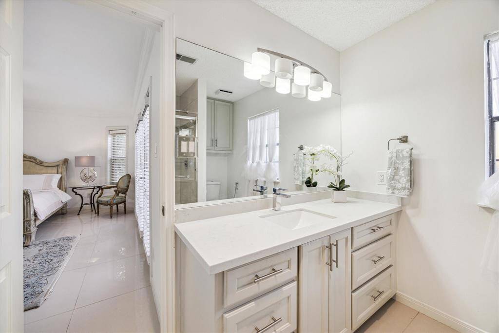 En-suite bath