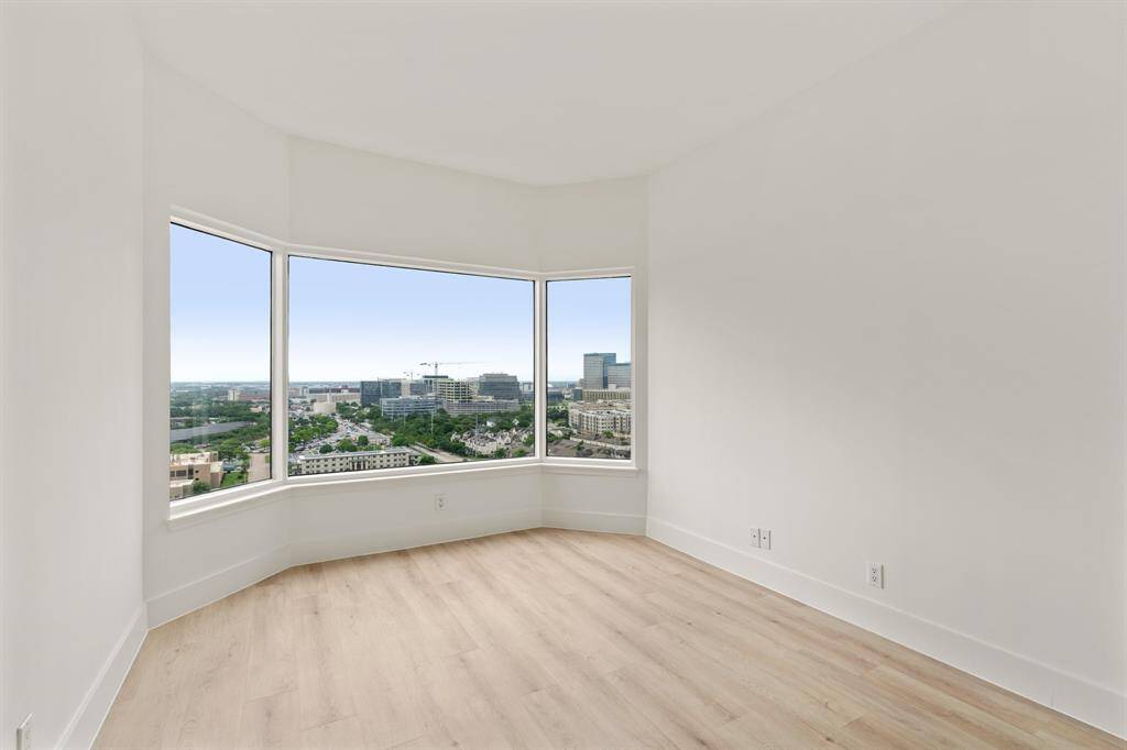 Second bedroom.
