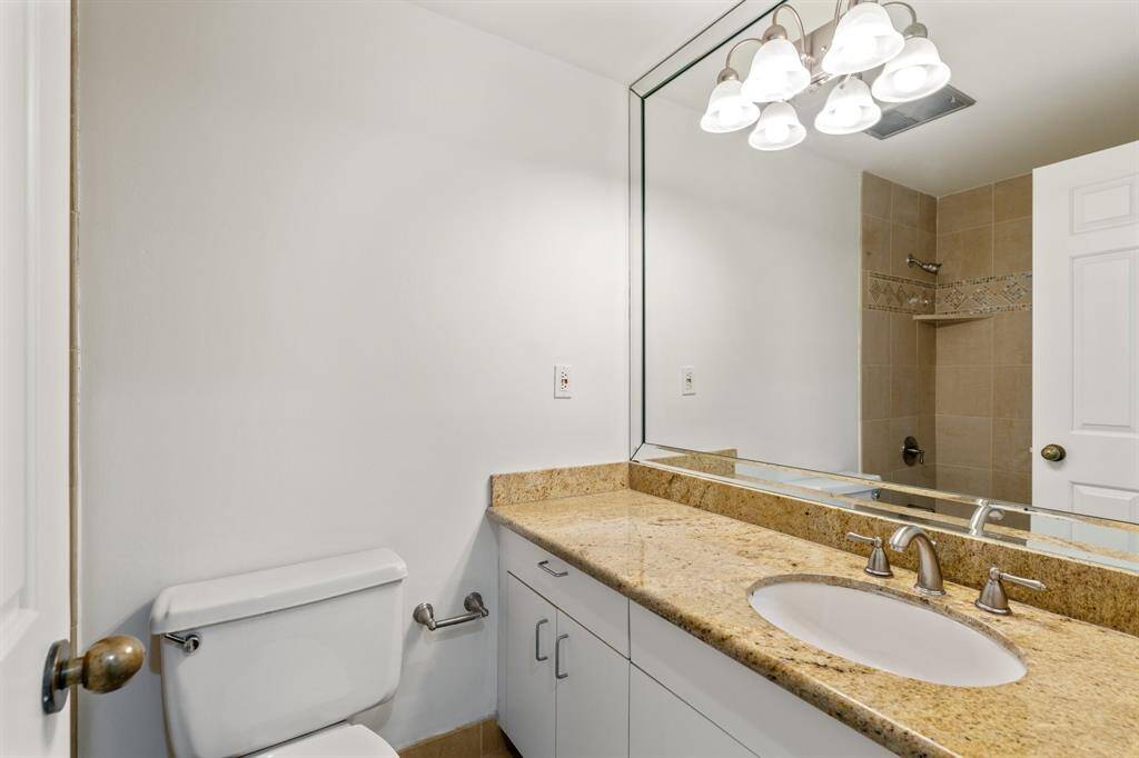 Guest bathroom.