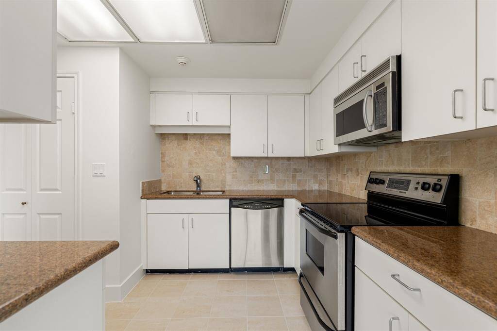 Another view of the kitchen.