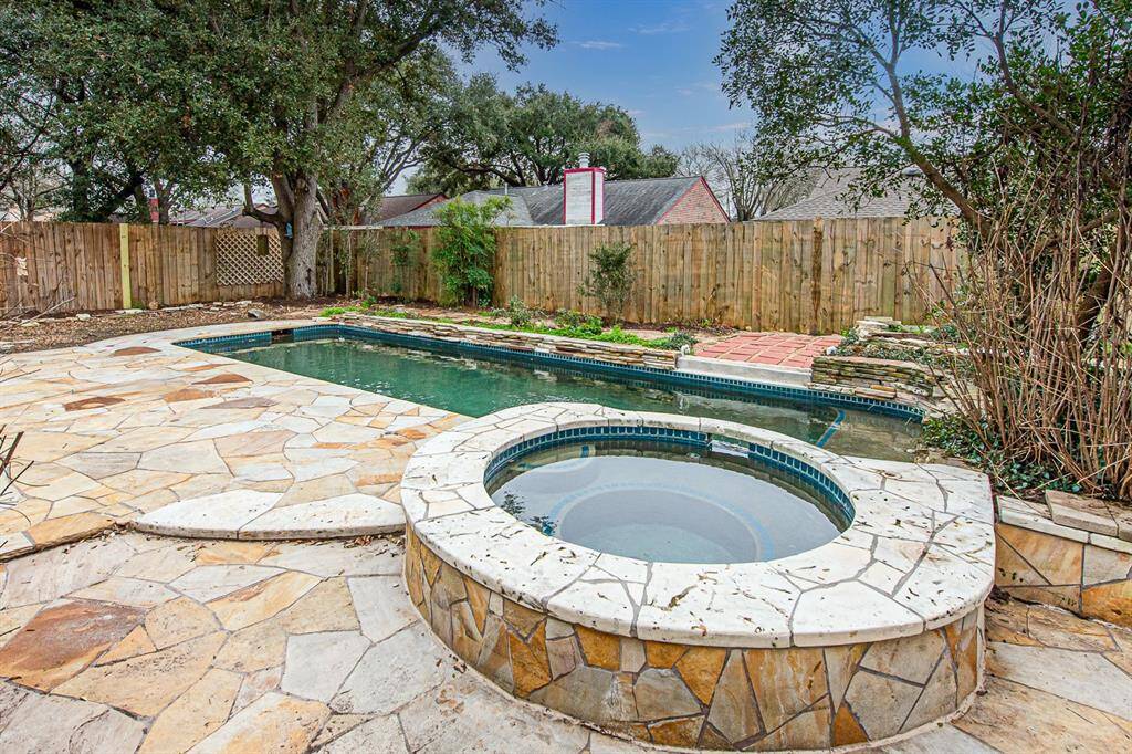 WELCOME HOME to 20055 Fort Stanton in Sundown!