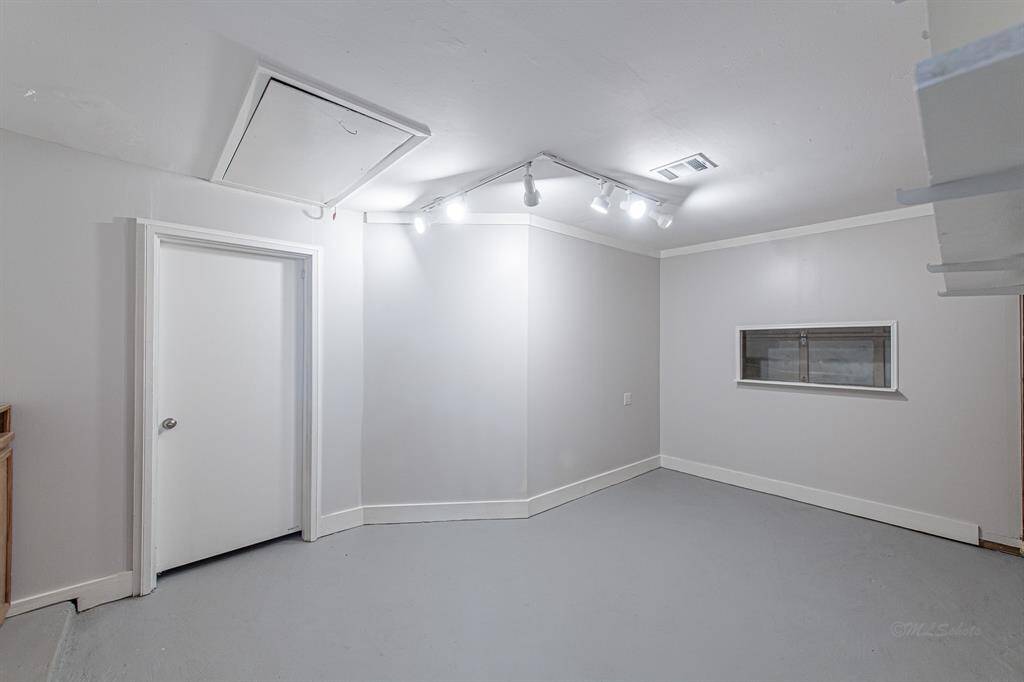 Don't miss the bonus space in your finished garage!  Completely drywalled, insulated, and air conditioned, this is a fabulous space for hobbies or storage!