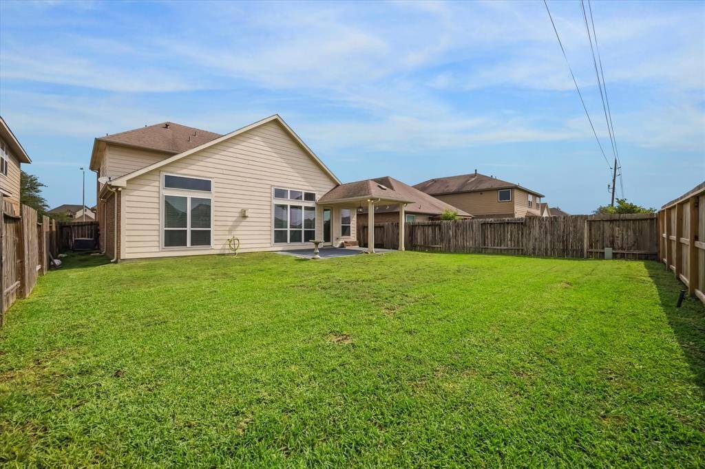 Another view of this vast yard. Possibilities are endless.