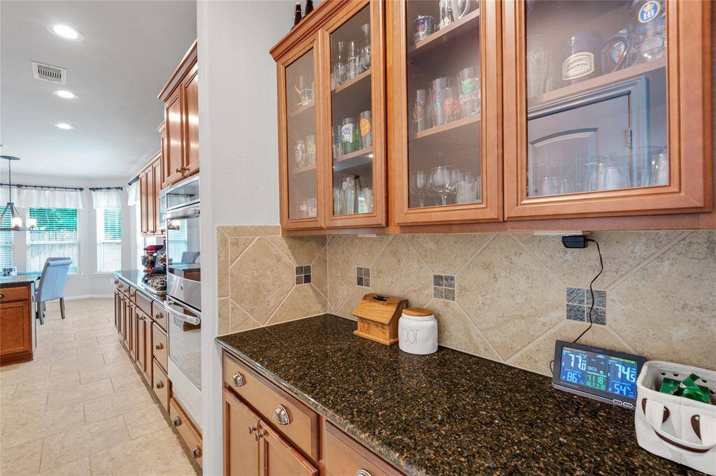 Wonderful butlers pantry is between the kitchen and the dining room.   Terrific place to store those cherished wine glasses and layout food for guests.