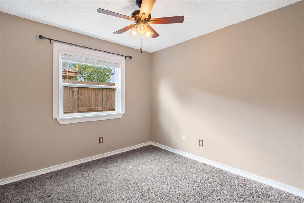 Second bedroom with ceiling fan