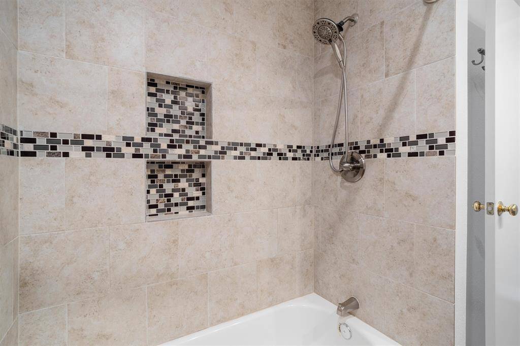 Fully tiled tub/shower combo