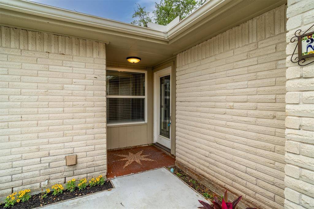 Covered front entryway