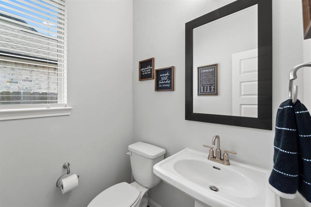 Half bath off the back game room.