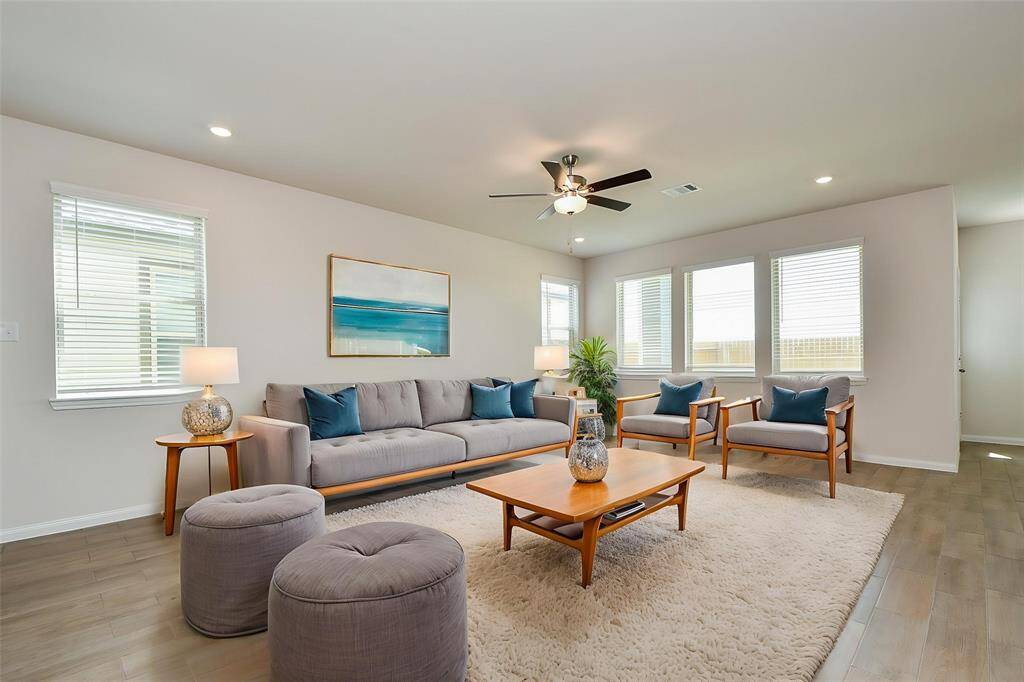 This room is abundant with natural lighting thanks to the large windows that also offer a view of the backyard scenery.