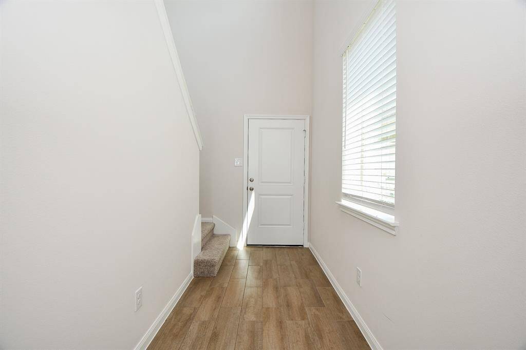 Discover this bright entryway.