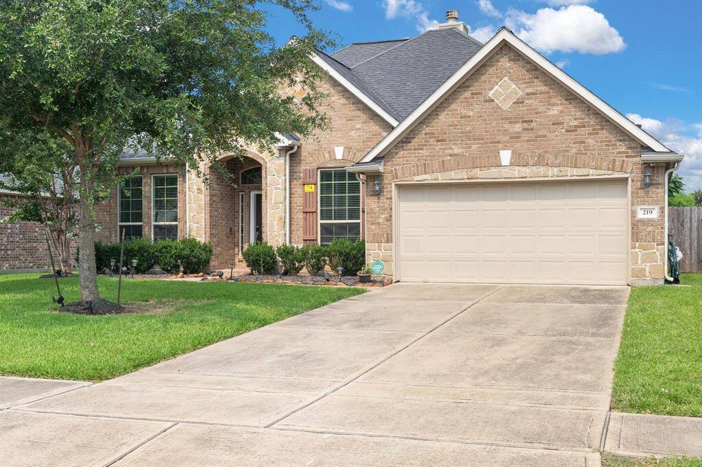Welcome home to 219 Summer Creek Lane!