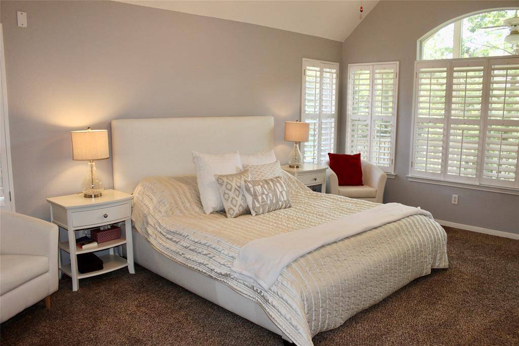 Ample and bright master bedroom in 2nd floor