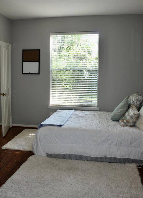 Guest bedroom in 1st floor with ensuite bathroom