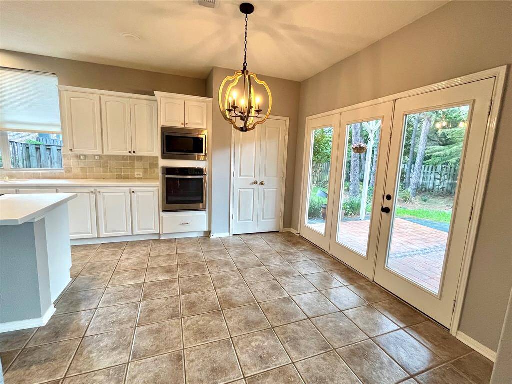 Breakfast room overlooking the backyard