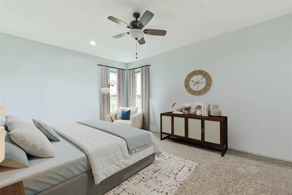 Primary bedroom feature a private en-suite bath and a walk-in closet