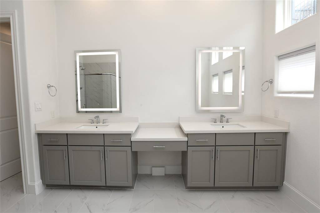 Primary Bathrooom